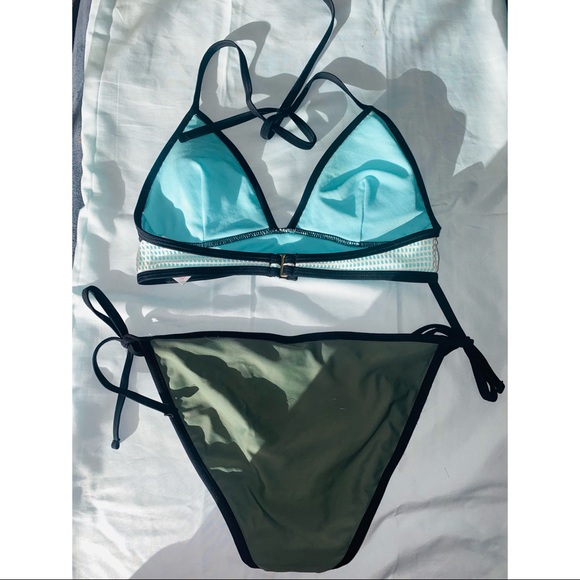 Bikini - Picture 2 of 2